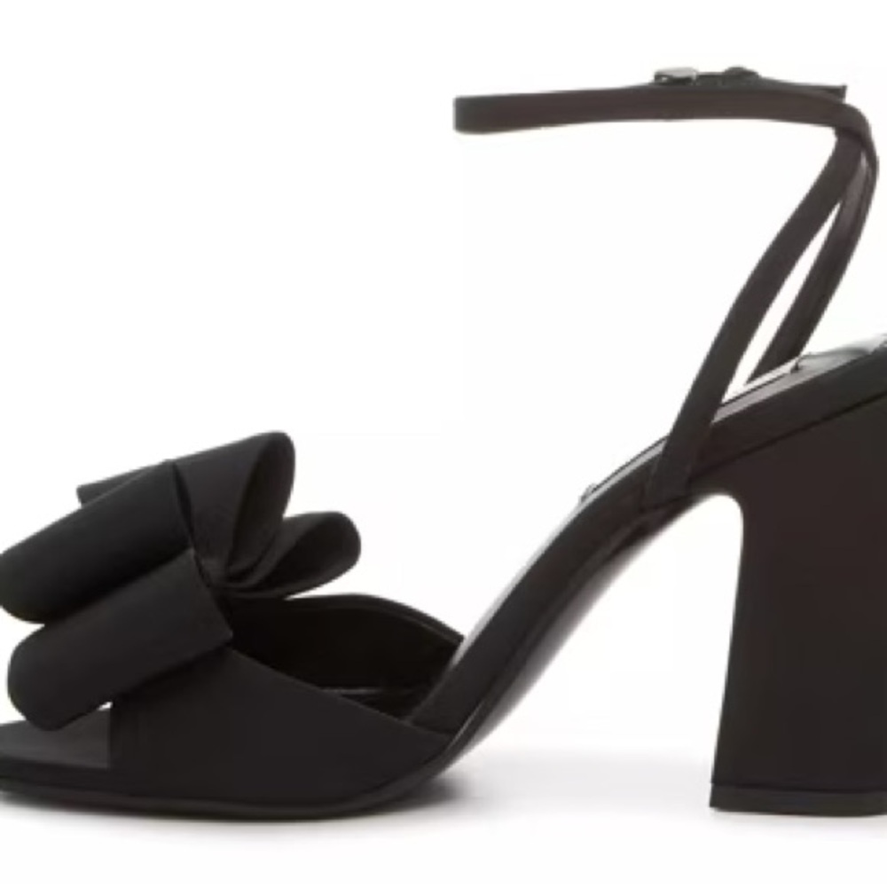 Steve Madden Black Heels Elegant Design - Picture 2 of 6